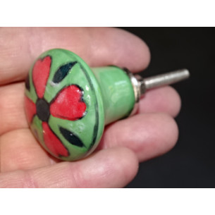 pulsante a forma di pera verde e fiore rosso 2