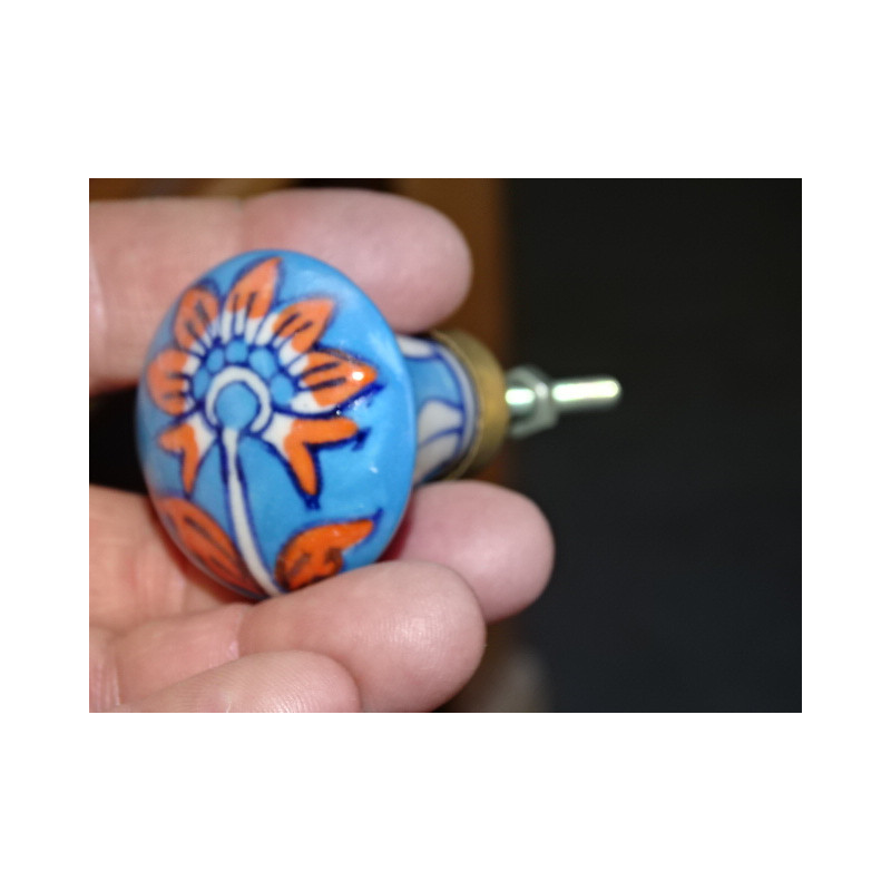 Botón en forma de pera turquesa y flor de naranja