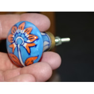 Botón en forma de pera turquesa y flor de naranja