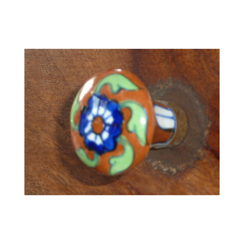 butons peer brown flower dark-blue