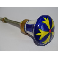bouton poire fleur jaune fond outremer