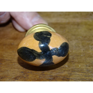 poignée en porcelaine forme olive taupe croix noir 2
