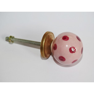 bouton boule rose clair avec pois roses foncés