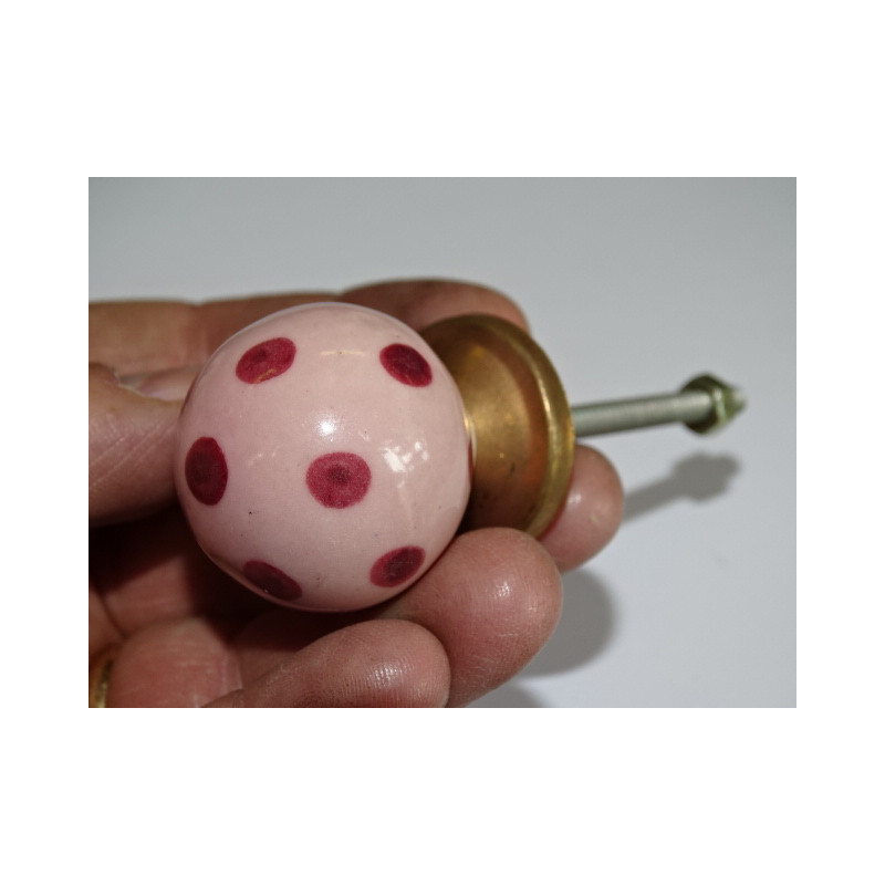 rosa Knopf mit Ball-Pitch dunkelrosa