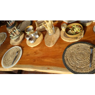 Table en acacia massif avec bords non délignés  200x100 cm