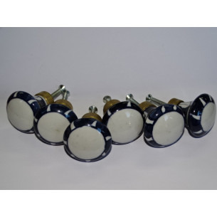 Lot de 6 boutons en porcelaine - Lot 72
