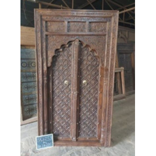 Old house doors in the shape of an arch carved in 135x255 cm