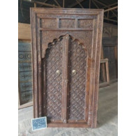 Old house doors in the shape of an arch carved in 135x255 cm