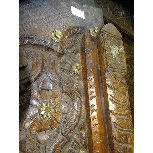 Vieilles portes de maison en forme d'arche sculptée en... 2