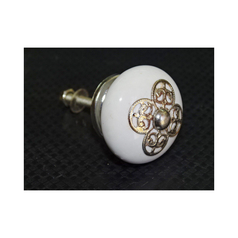 Manija de porcelana blanca con 4 adornos...