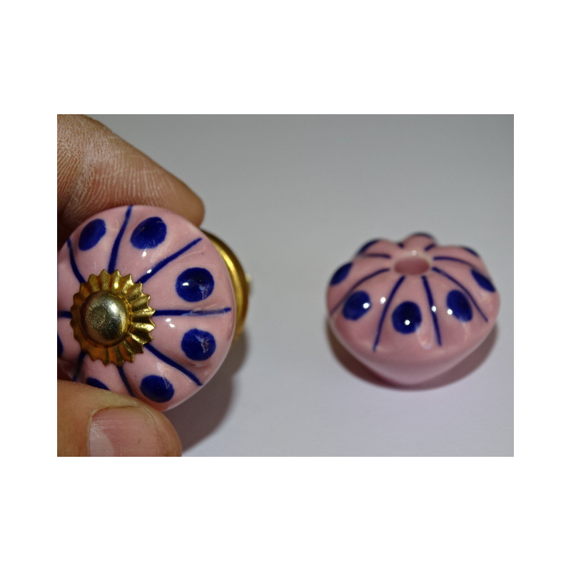 Pequeña manija de los muebles de color calabaza...