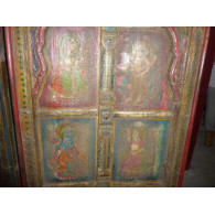 Ventana pintada muy viejo con arco