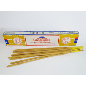 Sandelholz Räucherstäbchen in einer Schachtel mit 15 Gramm