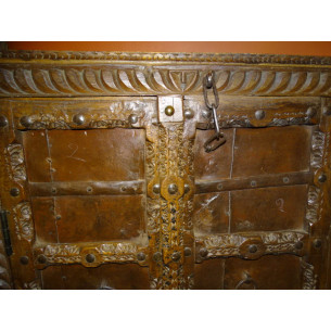 Pequeñas puertas de armario antiguas con metal - 1 2