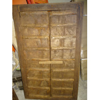 Petite portes ancienne de placard plaquée avec du metal - 1