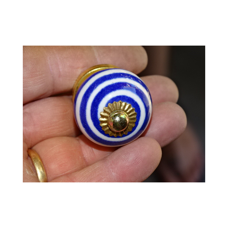 kleine Handvoll weiß spirale dunkelblau