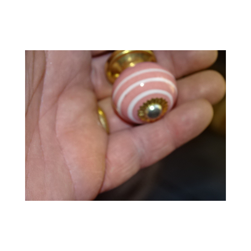 kleine Handvoll rosa linie weiß