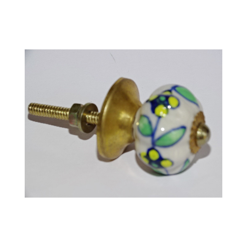 Small white pumpkin handles and yellow flowers