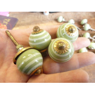 Mini knobs green anis line white