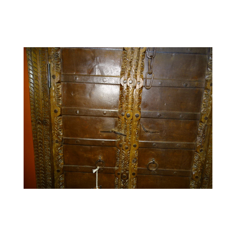 Pequeñas puertas de armario antiguas con metal - 4