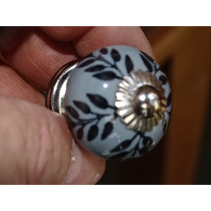 Miniknöpfe aus grauer Keramik und schwarzem Farn - Silber 2