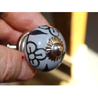 mini bottoni in ceramica grigia e 3 fiori neri - argento