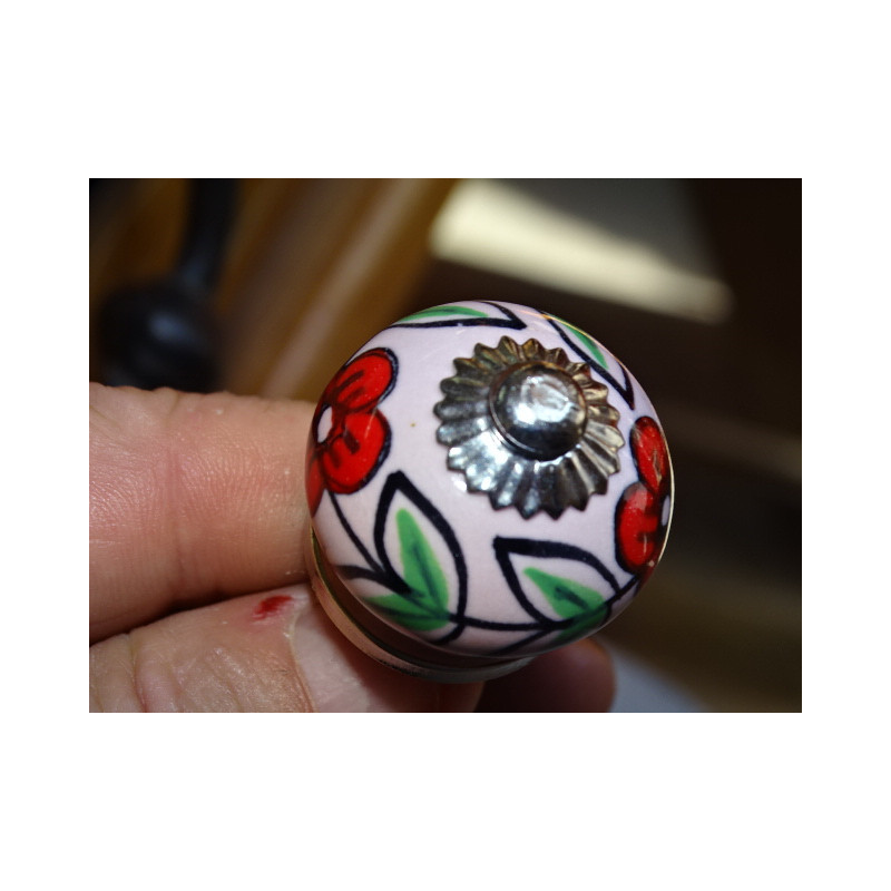 mini boutons en céramique rose et 2 fleures...