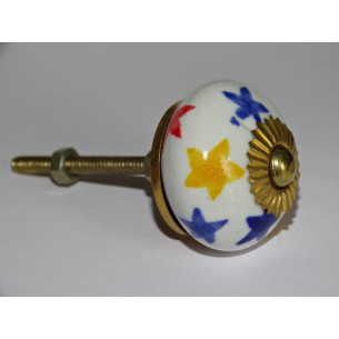 Boutons de tiroirs ou porte blanche et étoiles multicolores