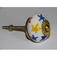 Maniglie per cassetti o porte bianche e stelle multicolori