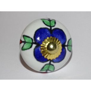 Manopole bianche dei cassetti con fiori blu oltremare 2