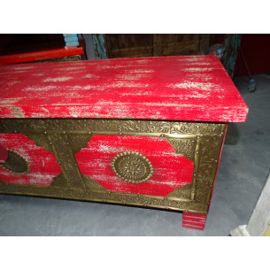 Lange Truhe mit Mangoholzbezug mit roter Patina und Messing 2