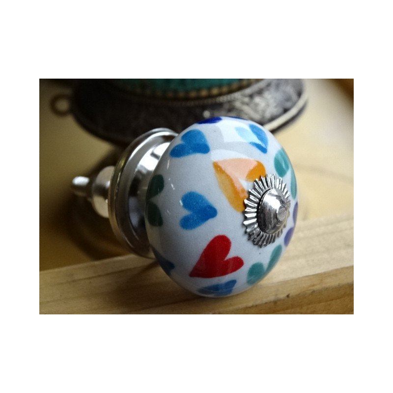 Manico in porcellana con cuori multicolore