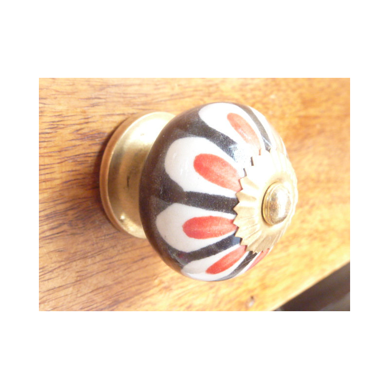 handle marguerite black red