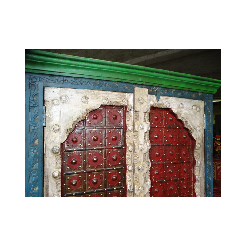Bogenschrank und Metall rot blau grün und weiß