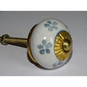 Maniglie cassetto o porta bianche e fiori grigi