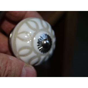 Furniture knobs with embossed Inca style - silver 2