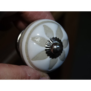 Furniture knobs with with small raised petals - silver 2