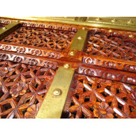 Moucharabieh tavolino di grandi dimensioni in legno di palissandro.