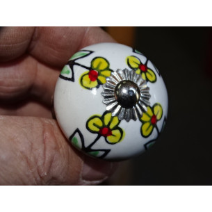 Pomos para muebles en porcelana blanca y pequeñas flores... 2