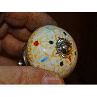 Pomos para muebles blancos con arabesco naranja claro - plata