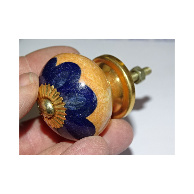 Poignée de meuble marron et bleu outremer