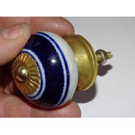 maniglia della mobilia con strisce blu oltremare
