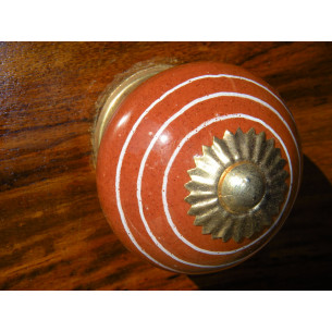 Porcelain knobs line white/brown